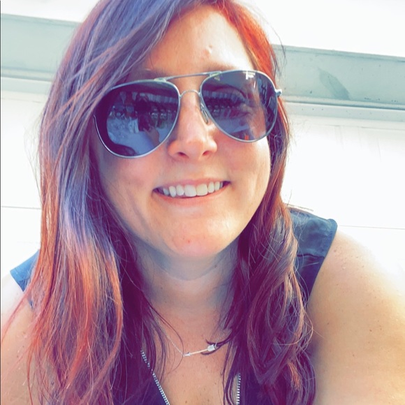 Meet your Posher, Emily - Picture 2 of 2